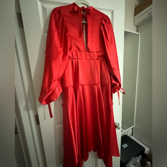 Self Portrait red satin midi dress 6. nwt orig $798.
New without tags - Picture 7 of 7